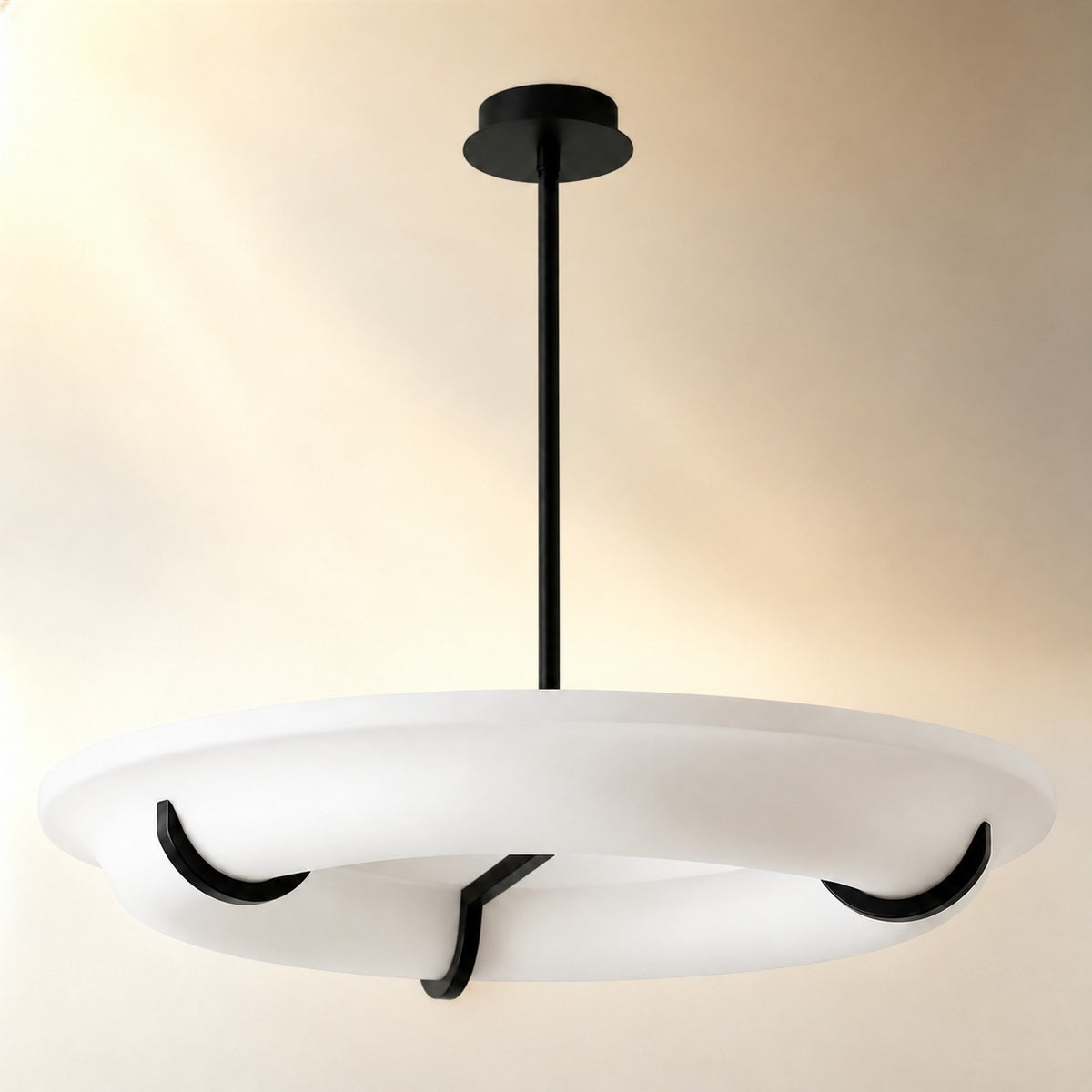 Sculptural Chandelier Modern Halo Drift – Living