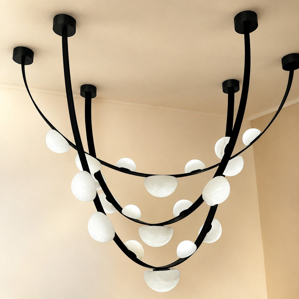 Dew Drops Alabaster LED Chandelier – Black White Warm Light