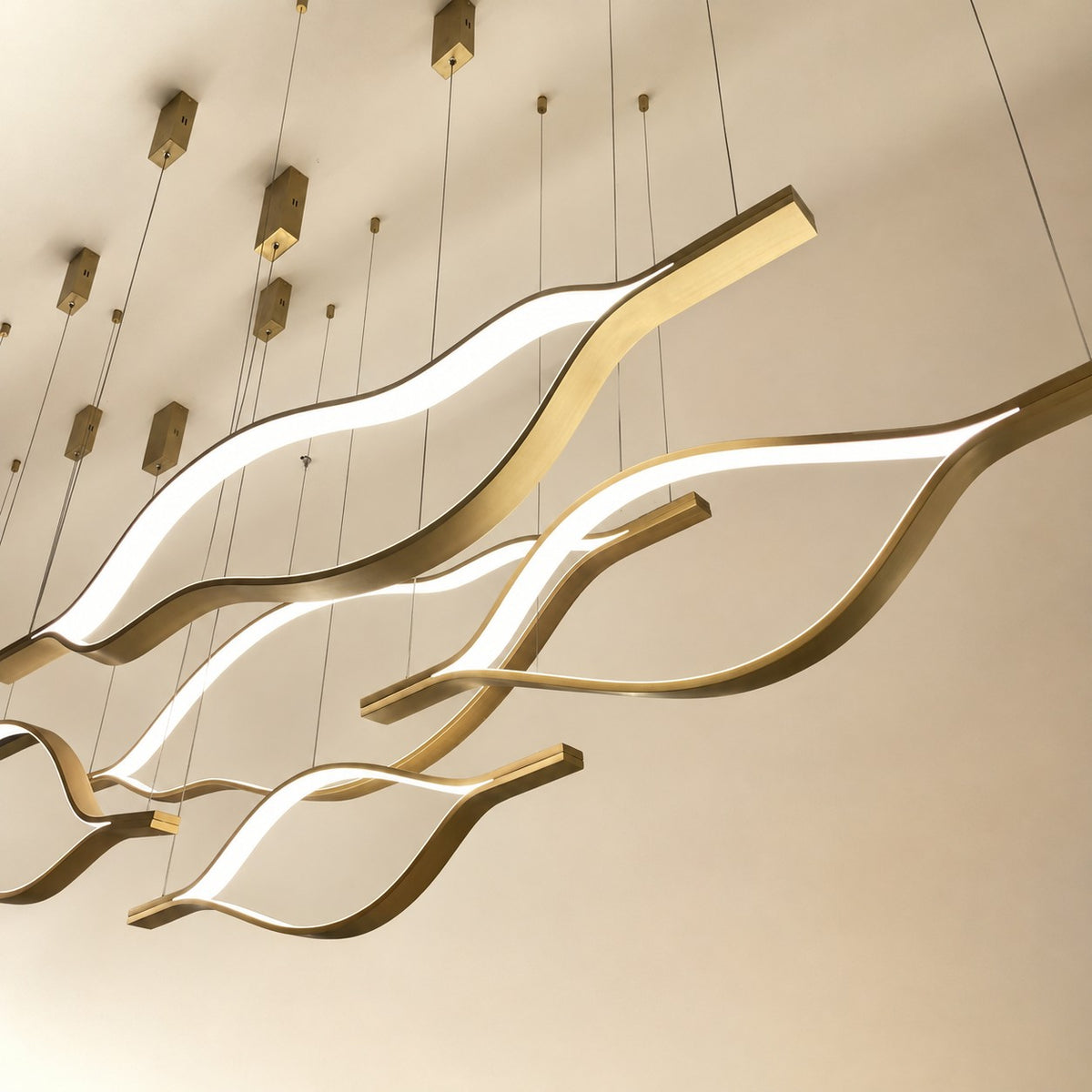 Modern Simple Brass Waving Chandelier for Living/Dining Room/Kitchen Island