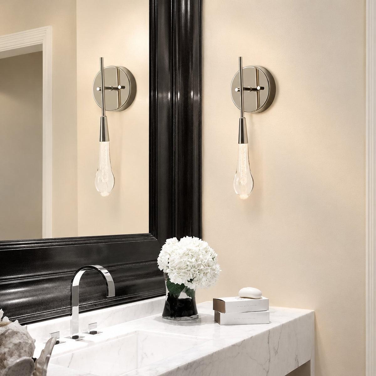 Soltaire Sconce