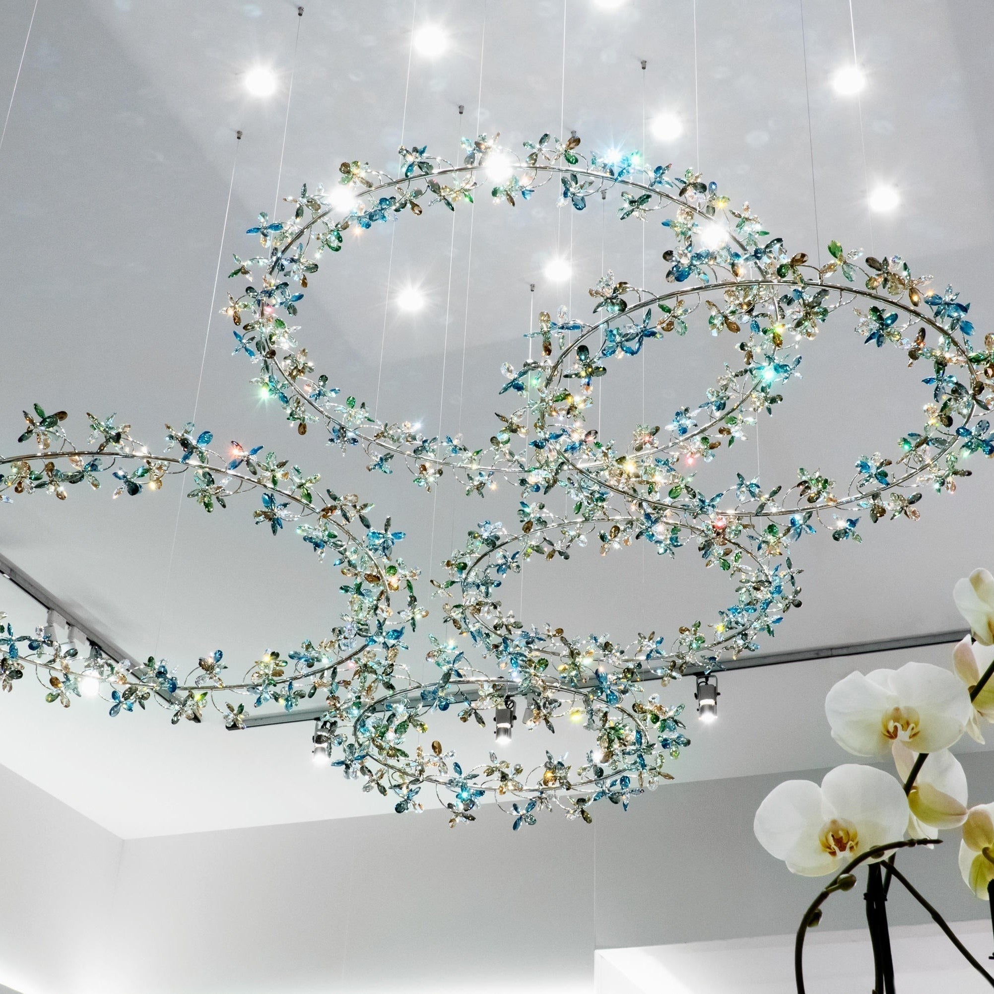 Modern Design Crystal Chandelier with Floral Crown Shape