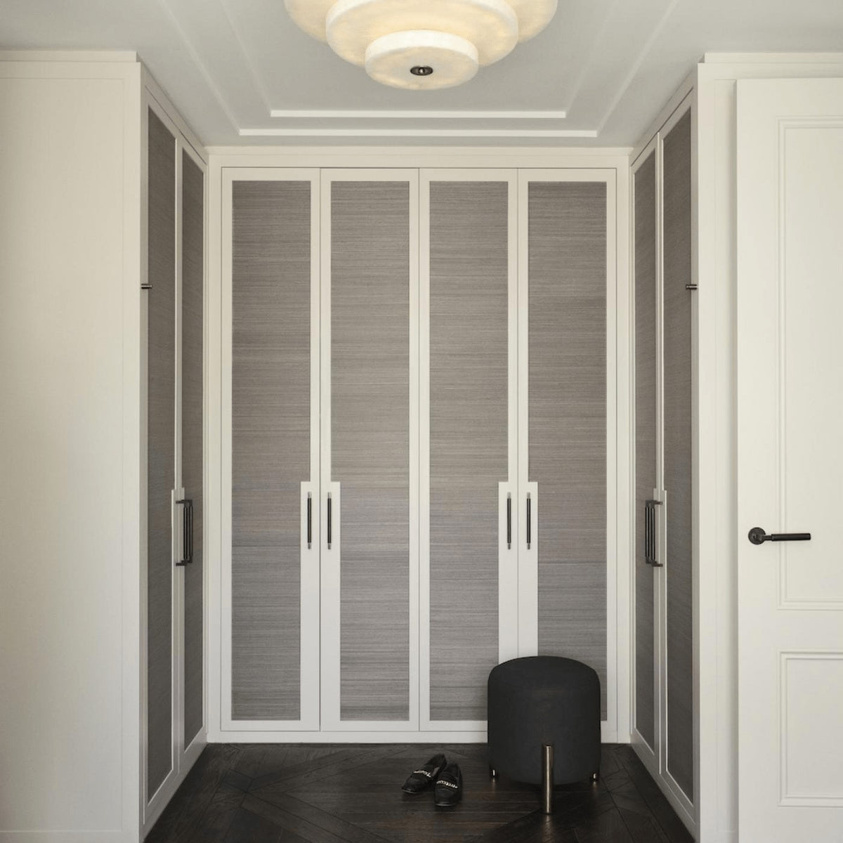 Alabaster Bronze & White LED Chandelier – Elegant 33‑Inch