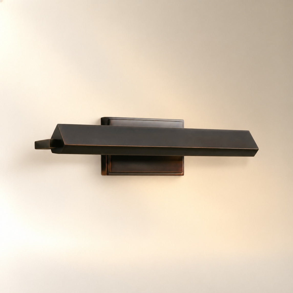 Zaeden Sconce