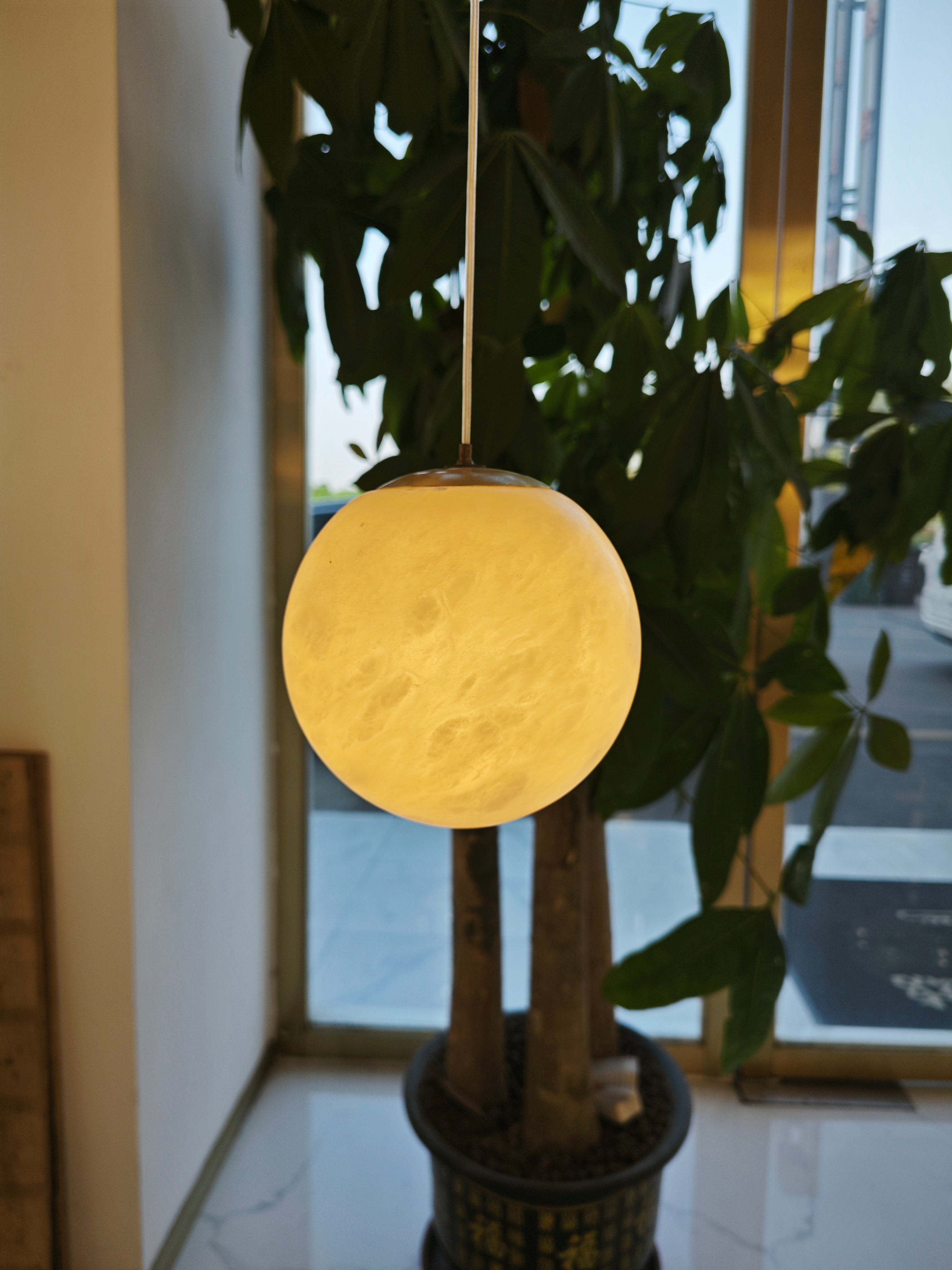Culoud Alabaster Ball Pendant Light