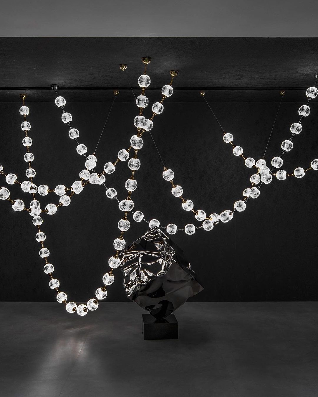 Modern Creative Acrylic Ball Necklace Chandelier for Living Room/Staircase/Foyer/Entryway