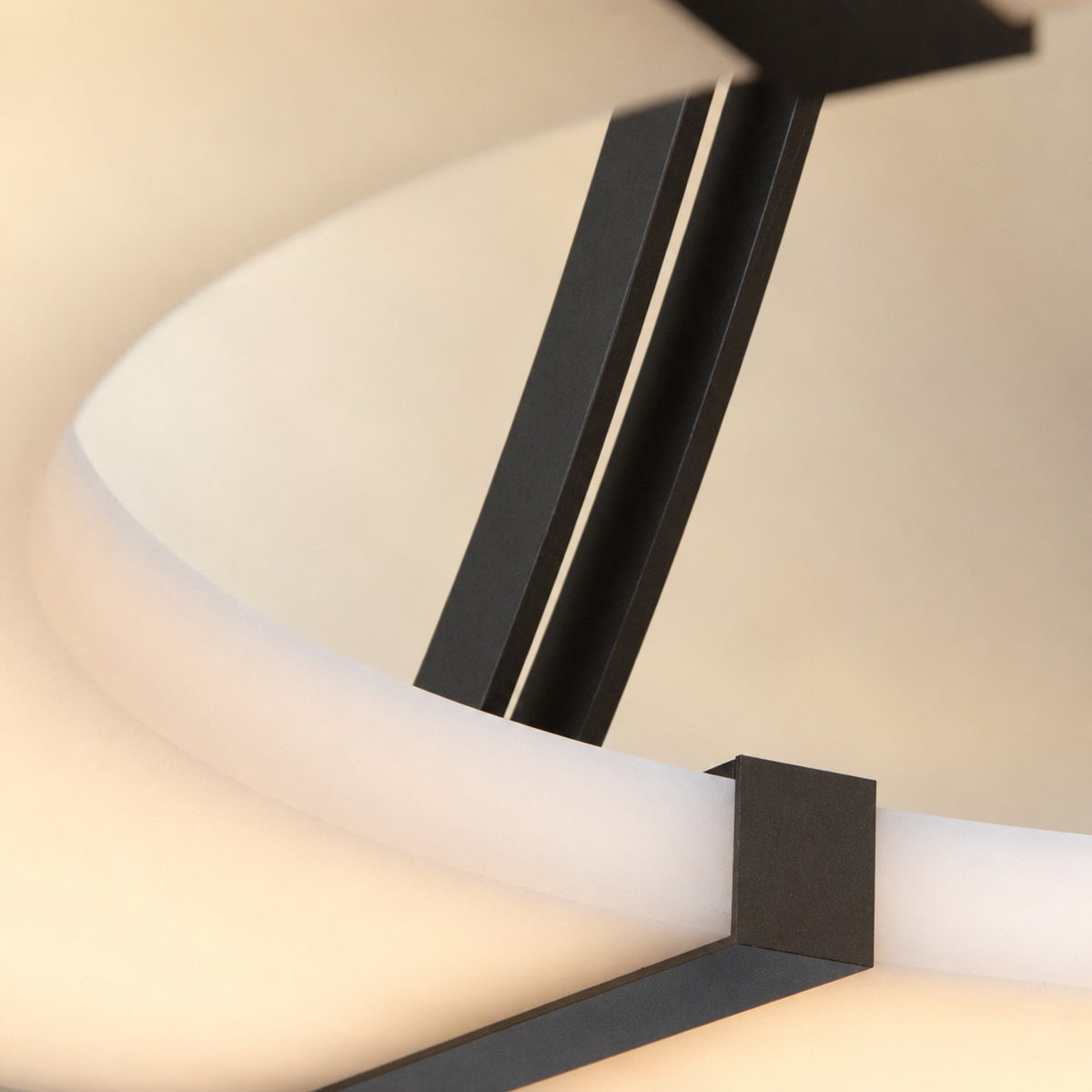 Alabaster Halo Pendant Light – Black & White LED Chandelier