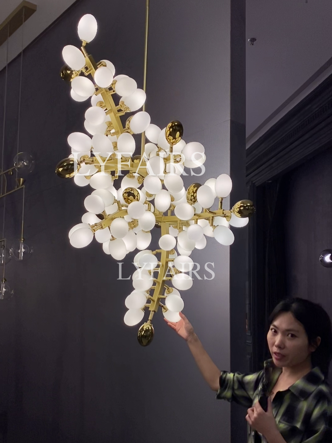 Contemporary Art Style Luxury White Grape Chandelier