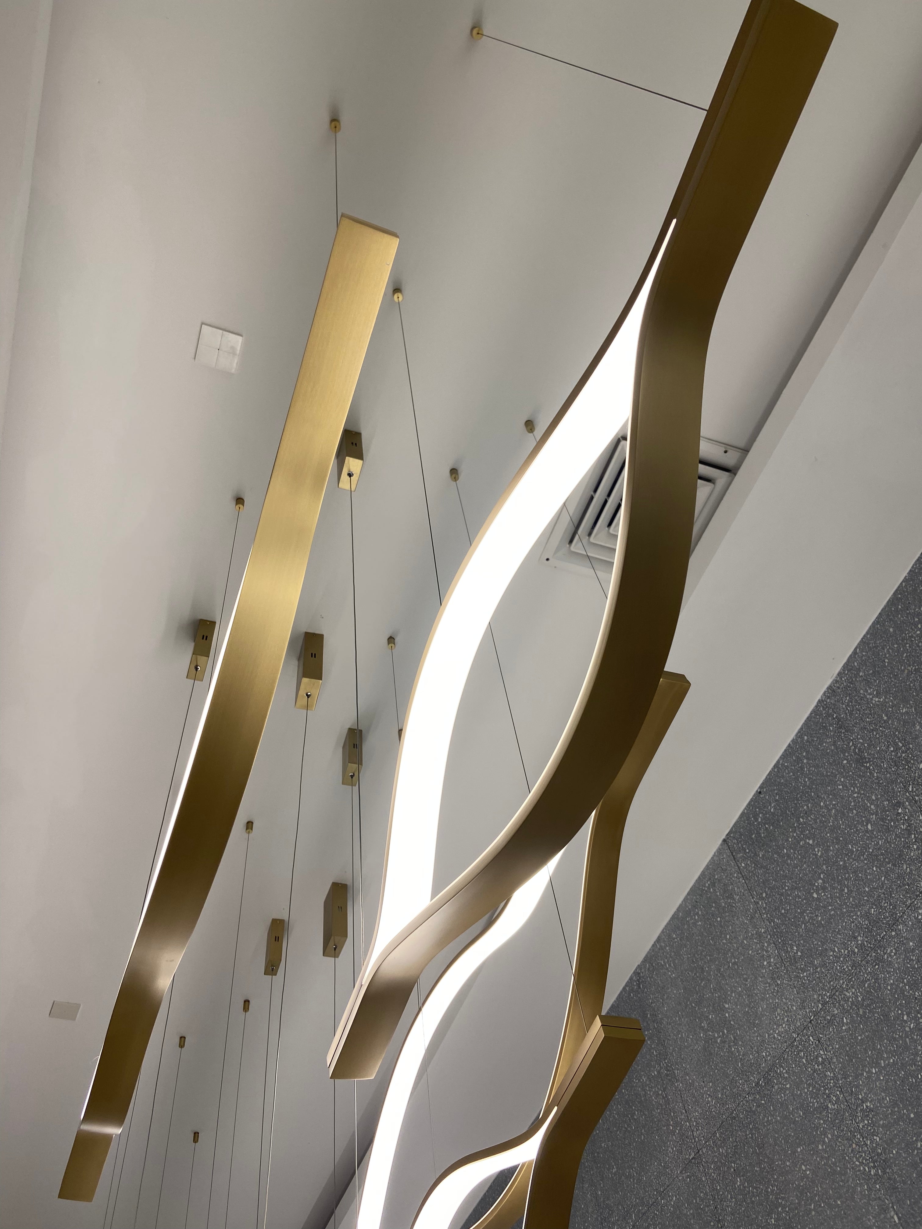 Modern Simple Brass Waving Chandelier for Living/Dining Room/Kitchen Island