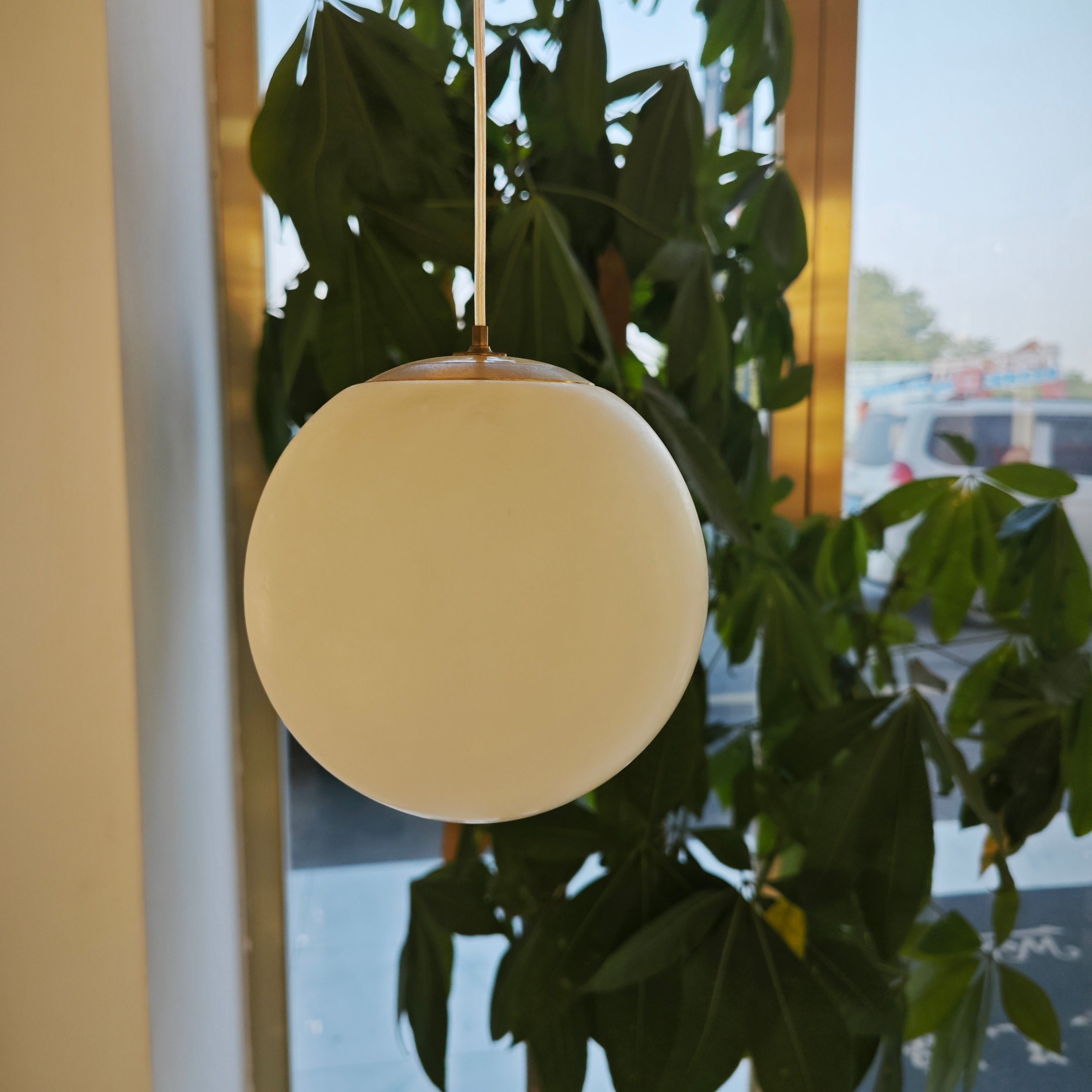 Culoud Alabaster Ball Pendant Light