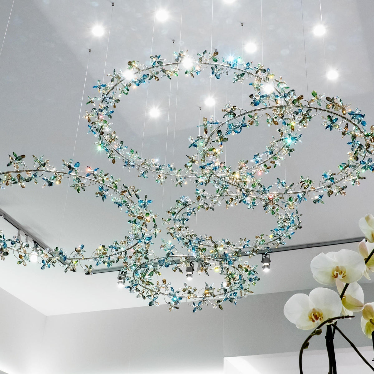 Modern Design Crystal Chandelier with Floral Crown Shape