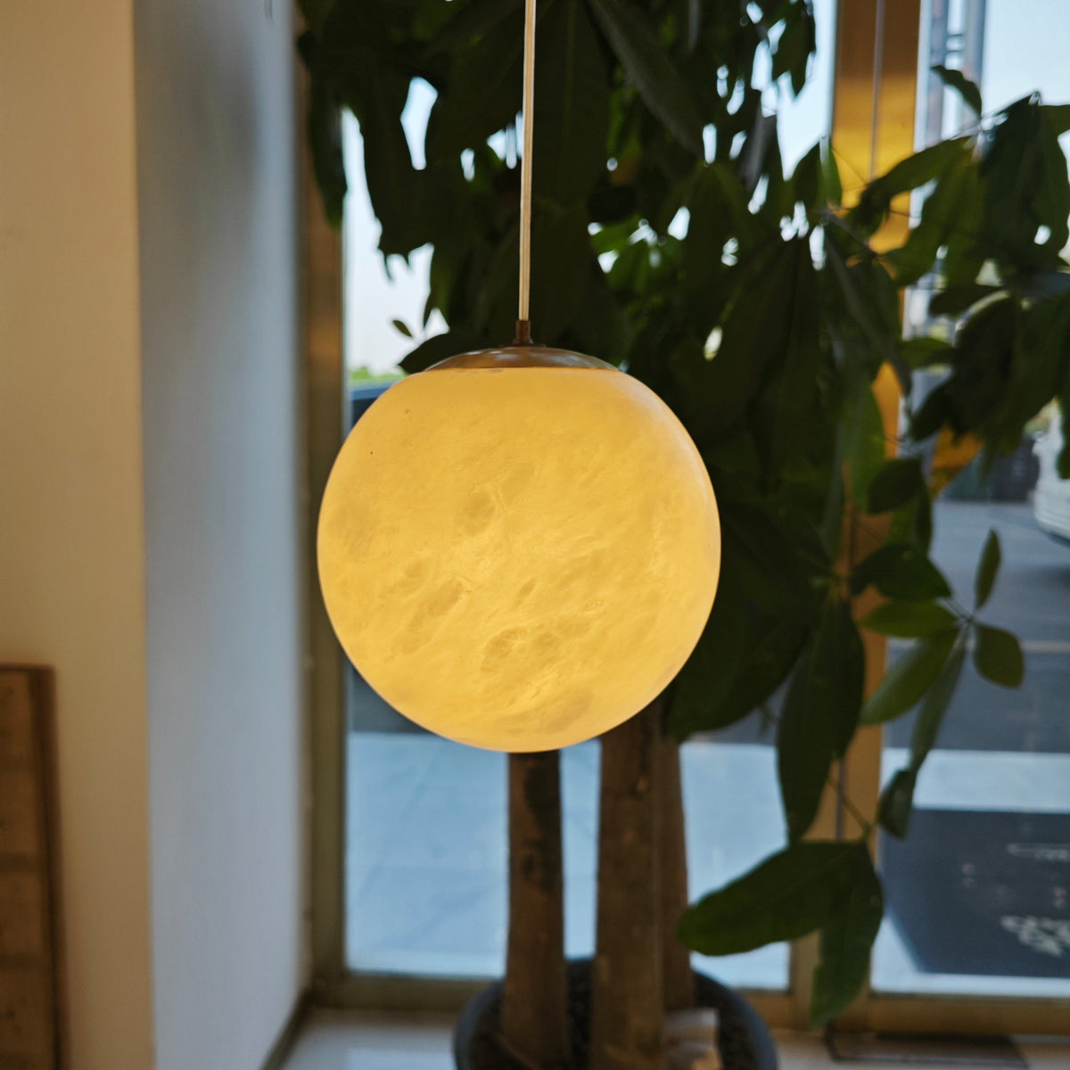 Culoud Alabaster Ball Pendant Light
