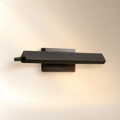 Zaeden Sconce