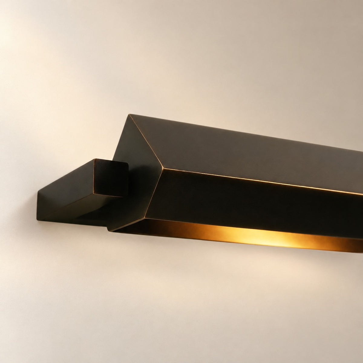 Zaeden Sconce