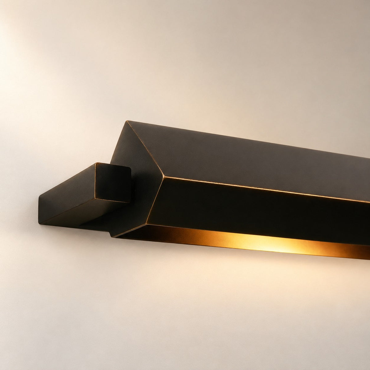 Zaeden Sconce